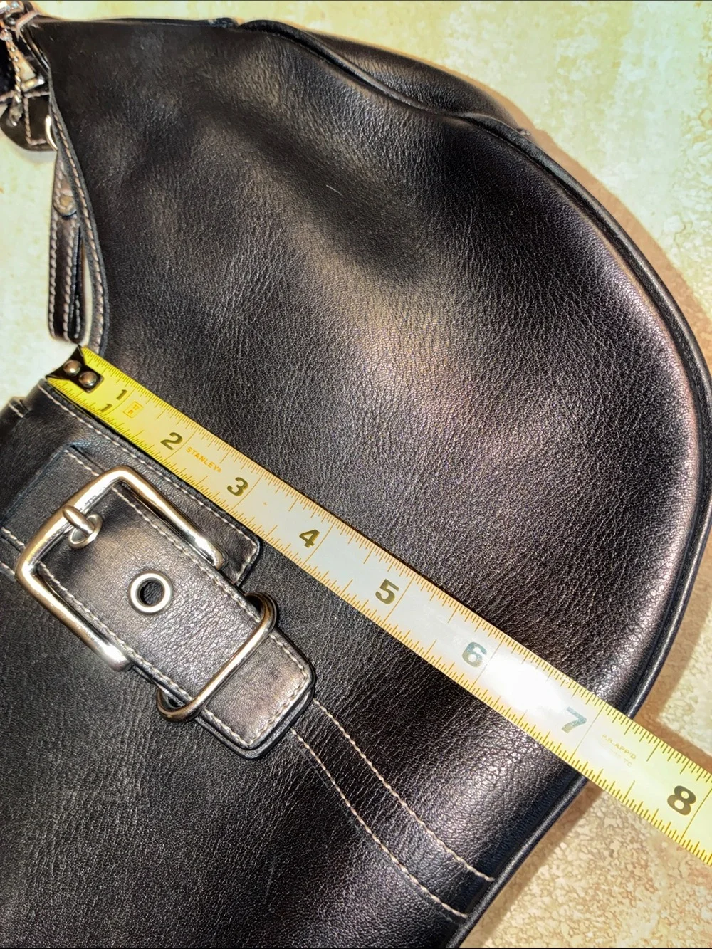 COACH VTG Hamptons 7548 Black Leather mid-sized Buckle Hobo, with dust bag. Euc